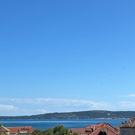 Bee House Suite - Brand New Apartment 100 M From Sea Kastela Exterior photo