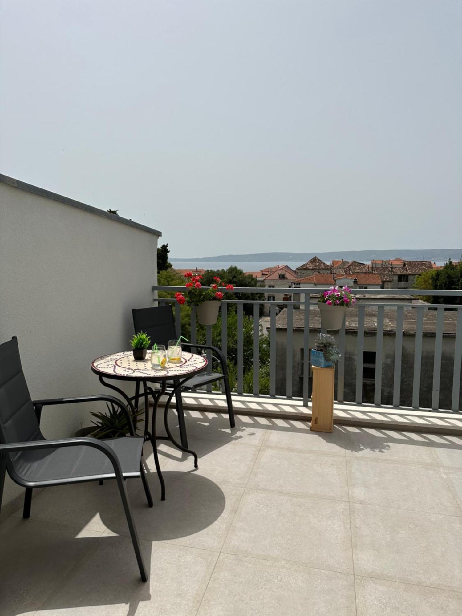 Bee House Suite - Brand New Apartment 100 M From Sea Kastela Exterior photo